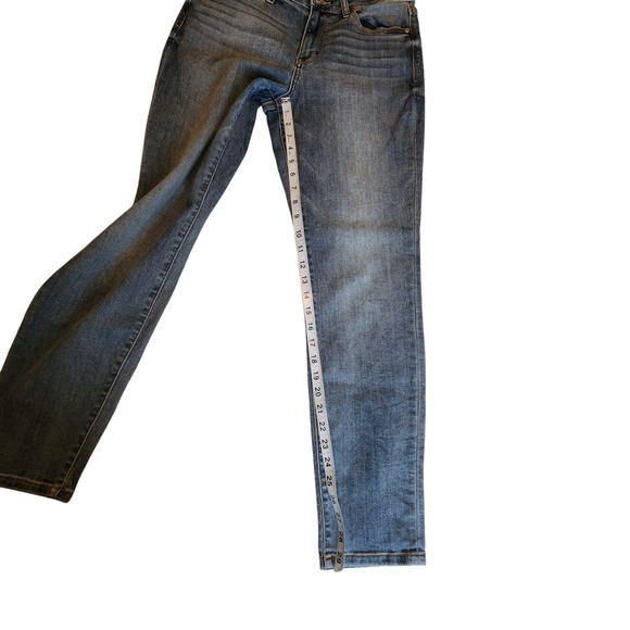Judy Blue size 9/29 Slim Fit Tapered Leg, mid rise with 29.5" inseam - Picture 6 of 10